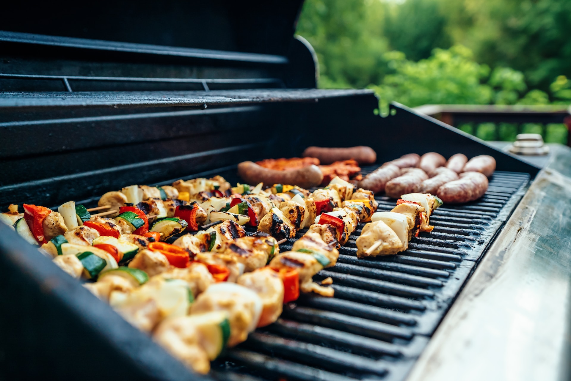 Hosting a Fantastic BBQ on a Budget – Fun, Food, and Friends!